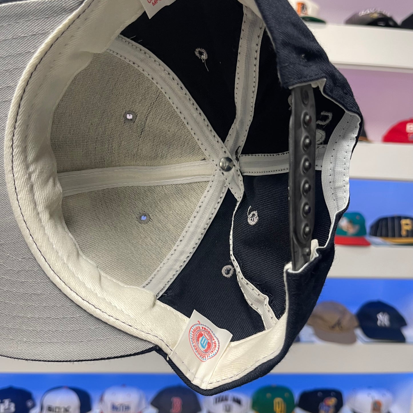 Vintage 1990s NCAA UConn Huskies Wool Snap Back