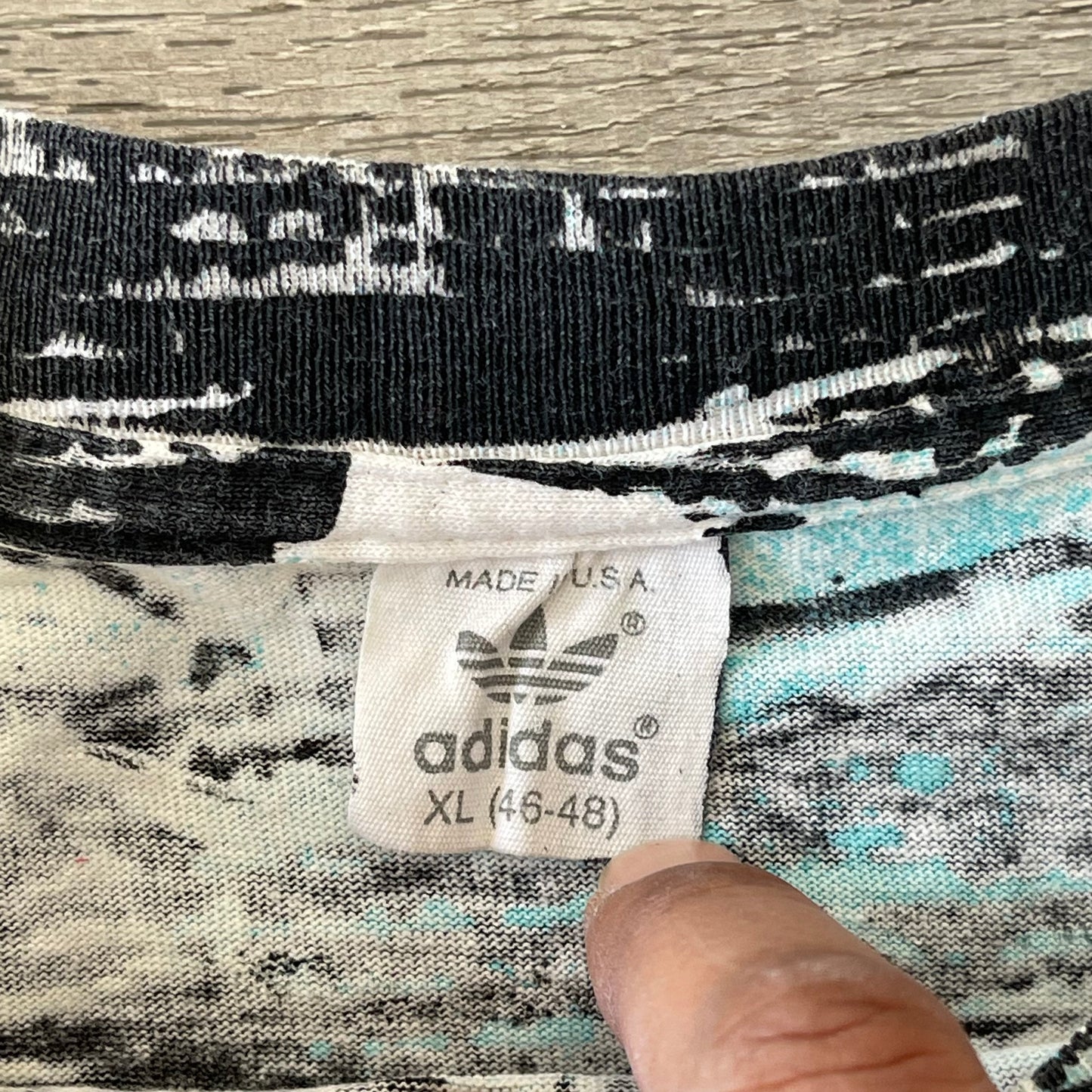 Vintage 1990s Adidas Tennis AOP Size XL 26x32.5