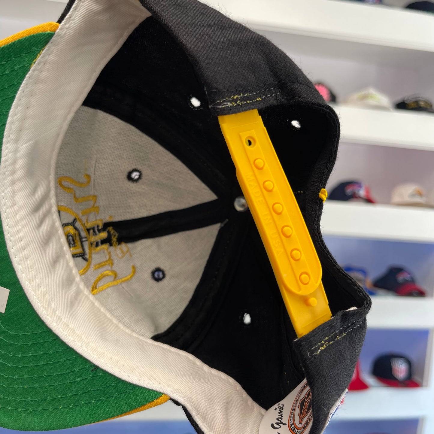 Vintage NHL Boston Bruins Snap Back The Game