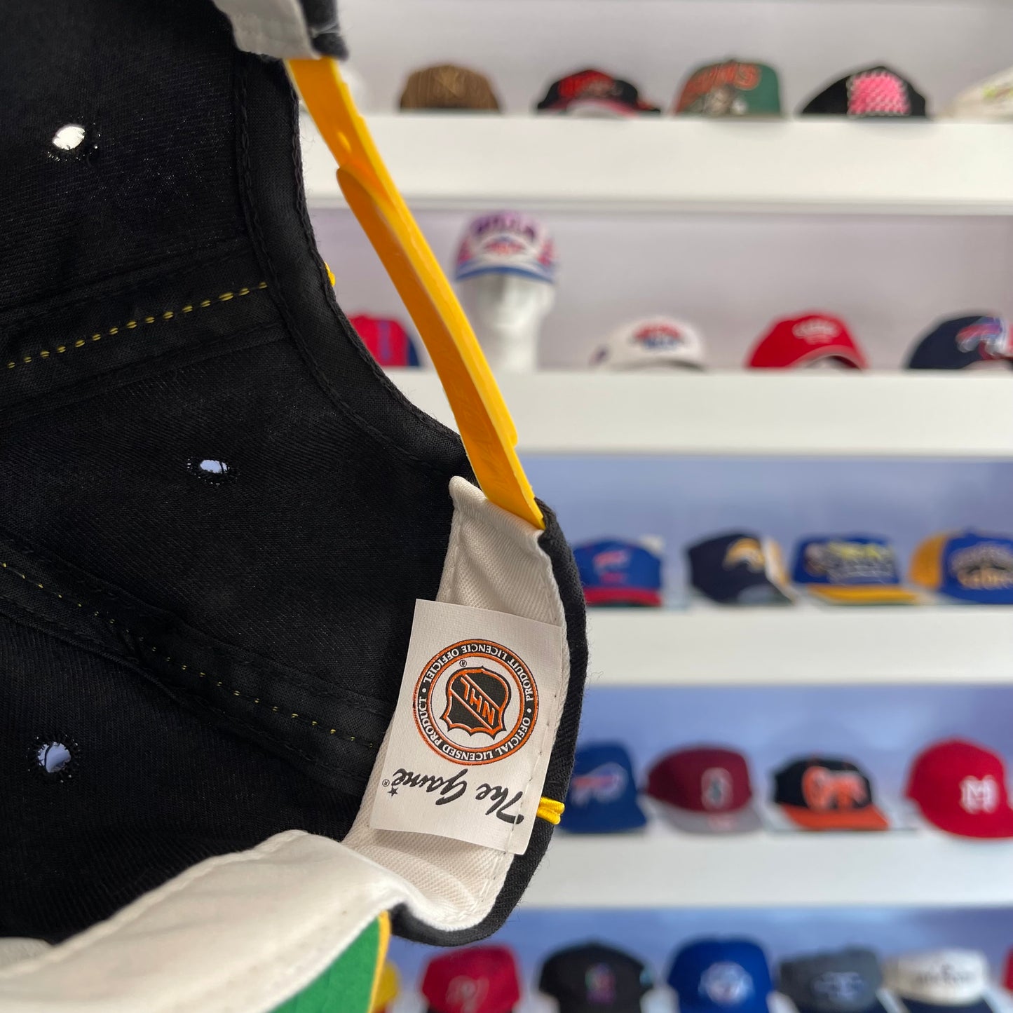 Vintage NHL Boston Bruins Snap Back The Game
