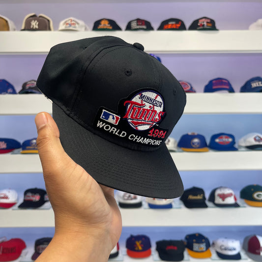 Vintage 1991 MLB Minnesota Twins World Champions Sports Specialties Twill Snap Back