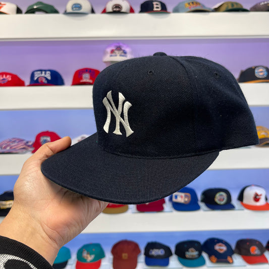 Vintage 1990s MLB New York Yankees Sports Specialties Snap Back