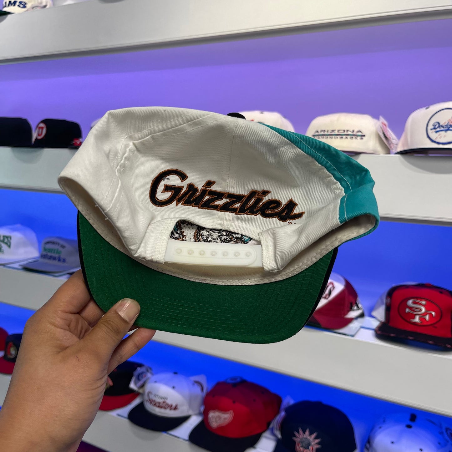 ヴィンテージ バンクーバー グリズリーズ スポーツ スペシャリティーズ スナップ バック