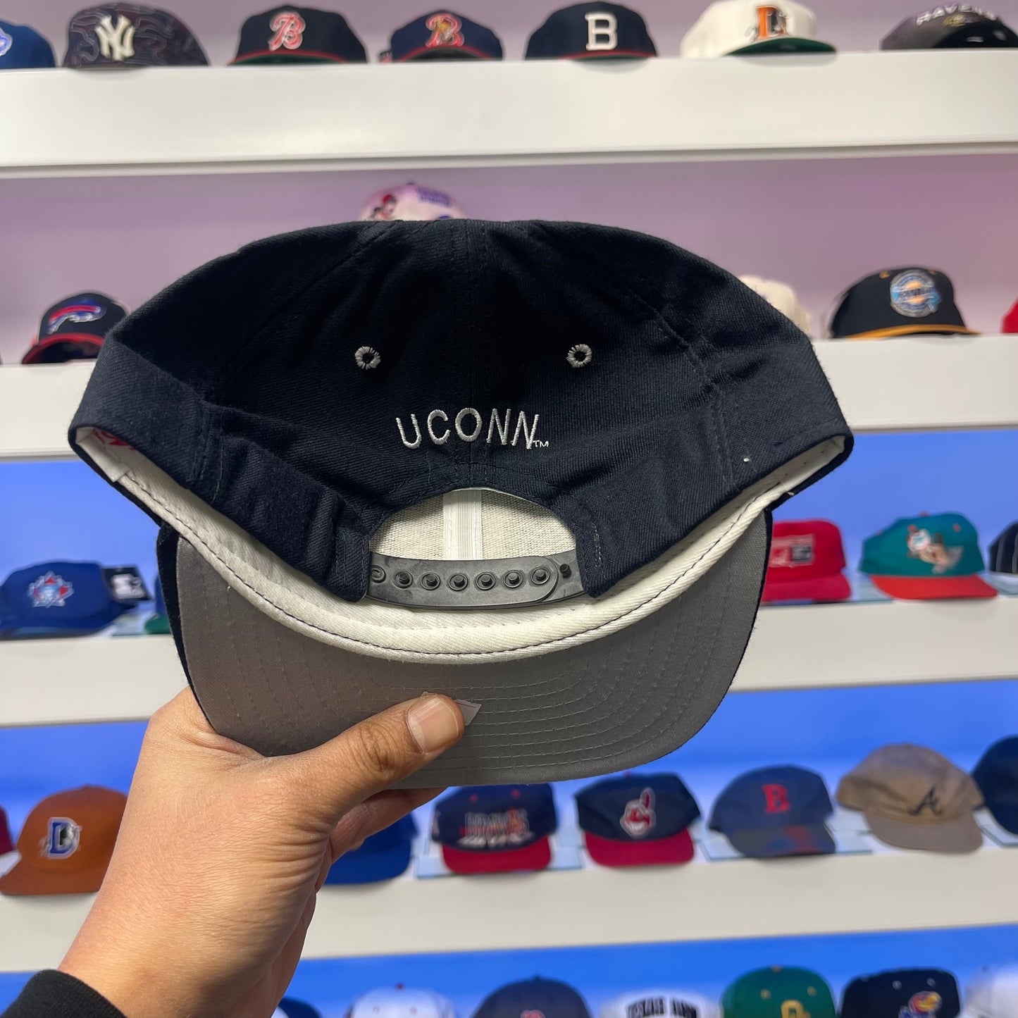 Vintage 1990s NCAA UConn Huskies Wool Snap Back