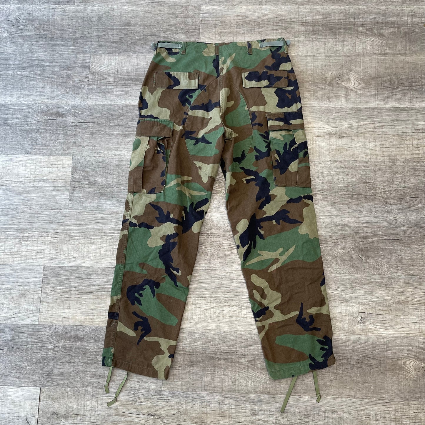 Vintage Camouflage Army Cargo Pants Size Medium W 31-35