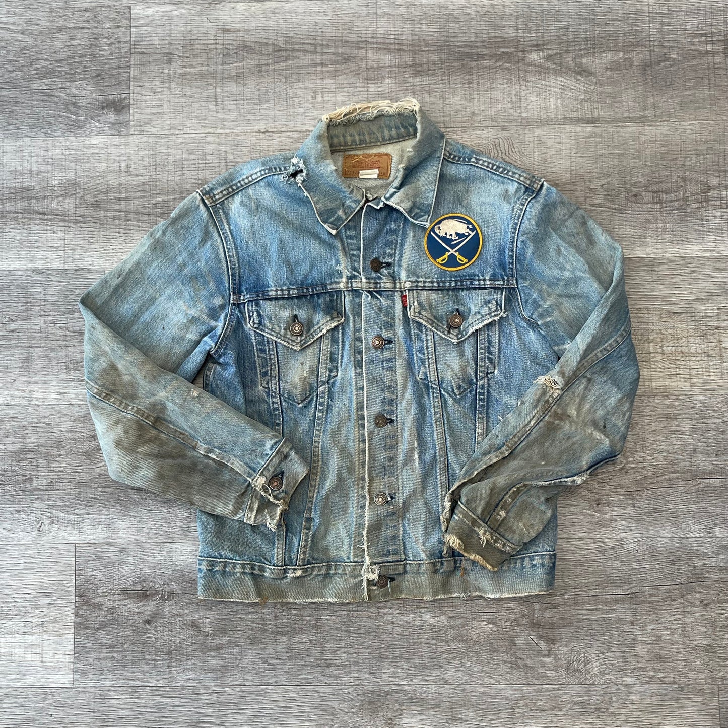 Vintage NHL Buffalo Sabres Levi’s Denim Jacket Size Medium