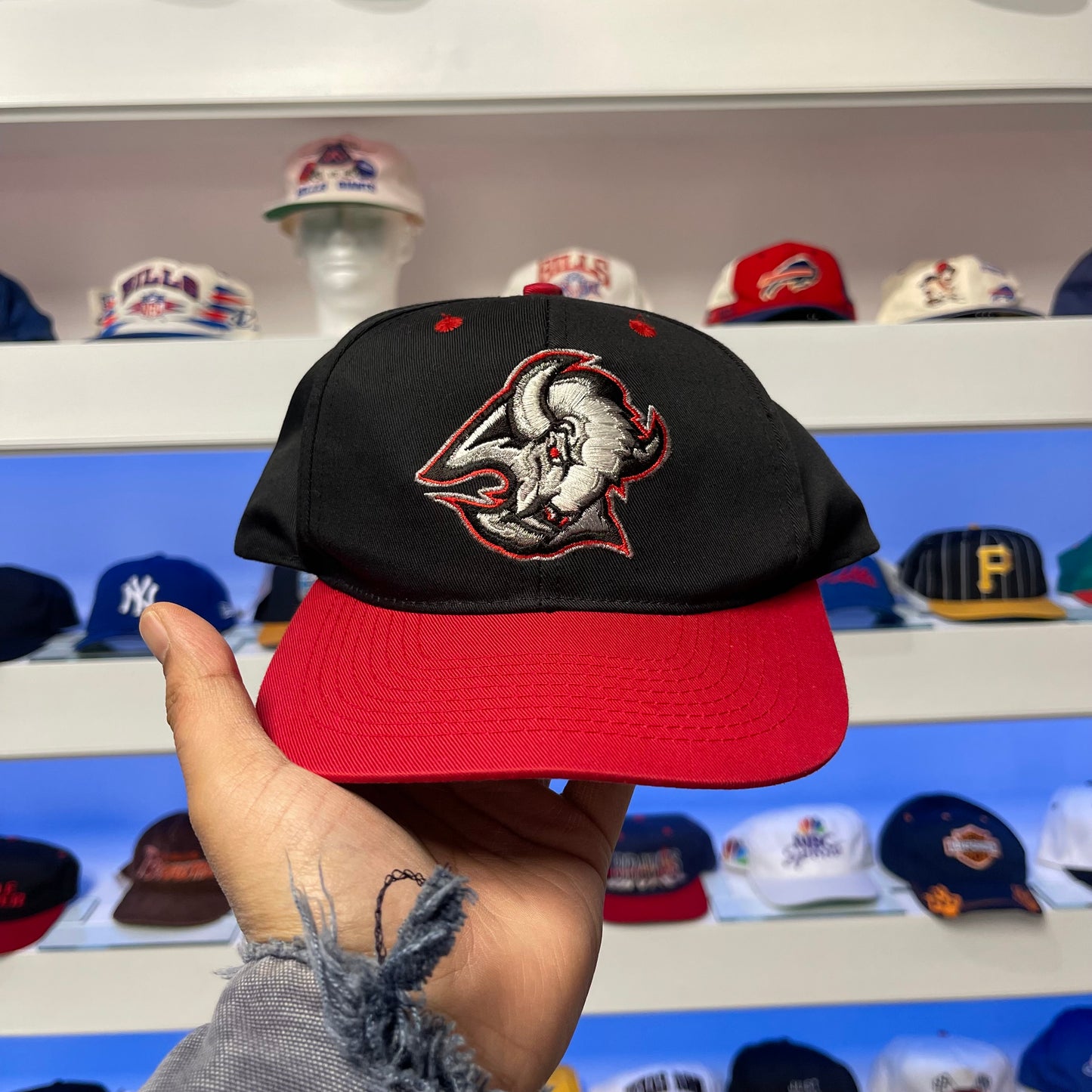 Vintage 1990s NHL Buffalo Sabres Twill Snap Back