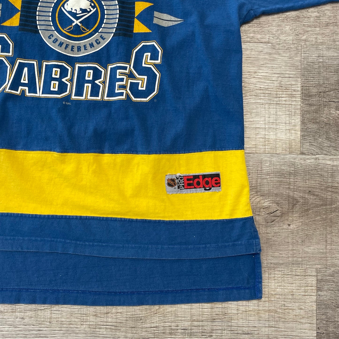 Vintage 1990s NHL Buffalo Sabres T Shirt Size Large