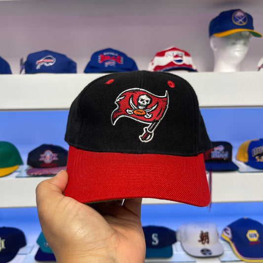 Vintage NFL Tampa Bay Buccaneers Snap Back