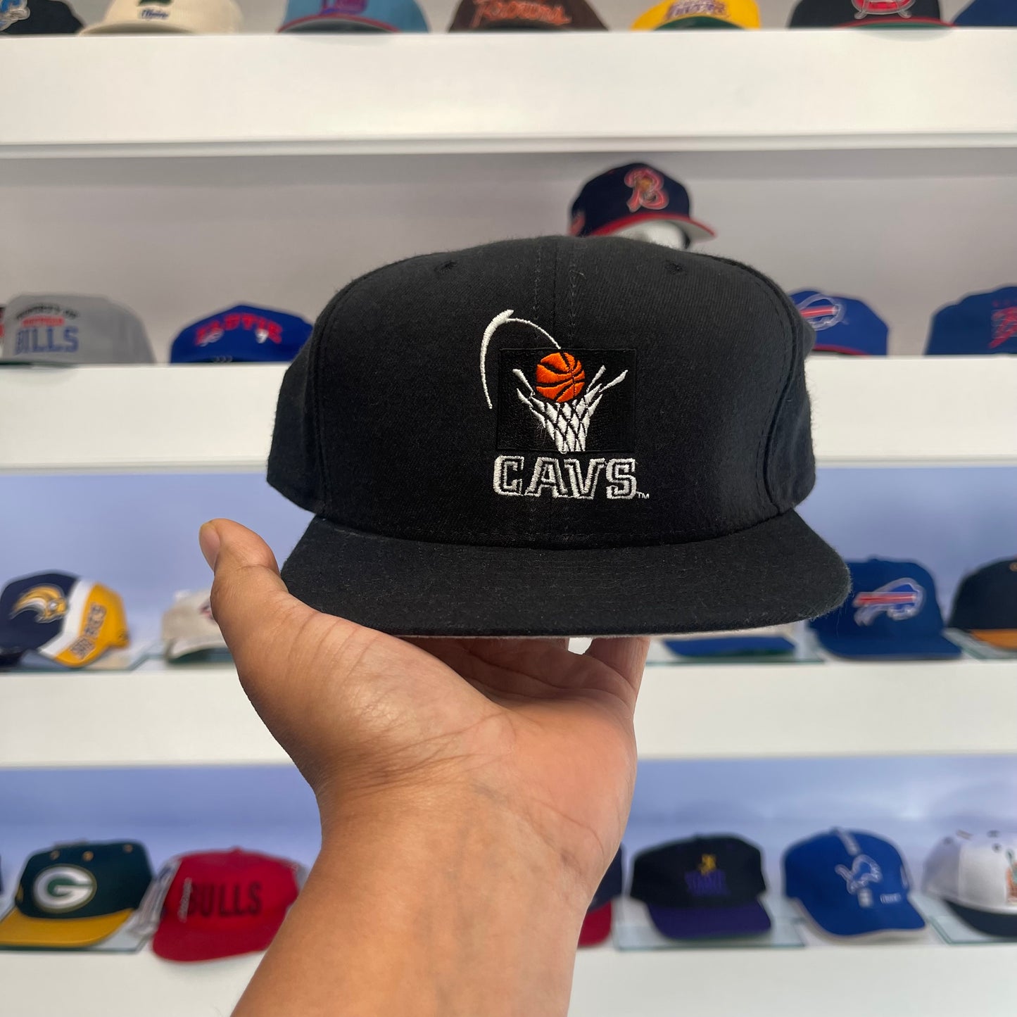 Vintage 1990s NBA Cleveland Cavaliers Wool Fitted Size 7 1/4