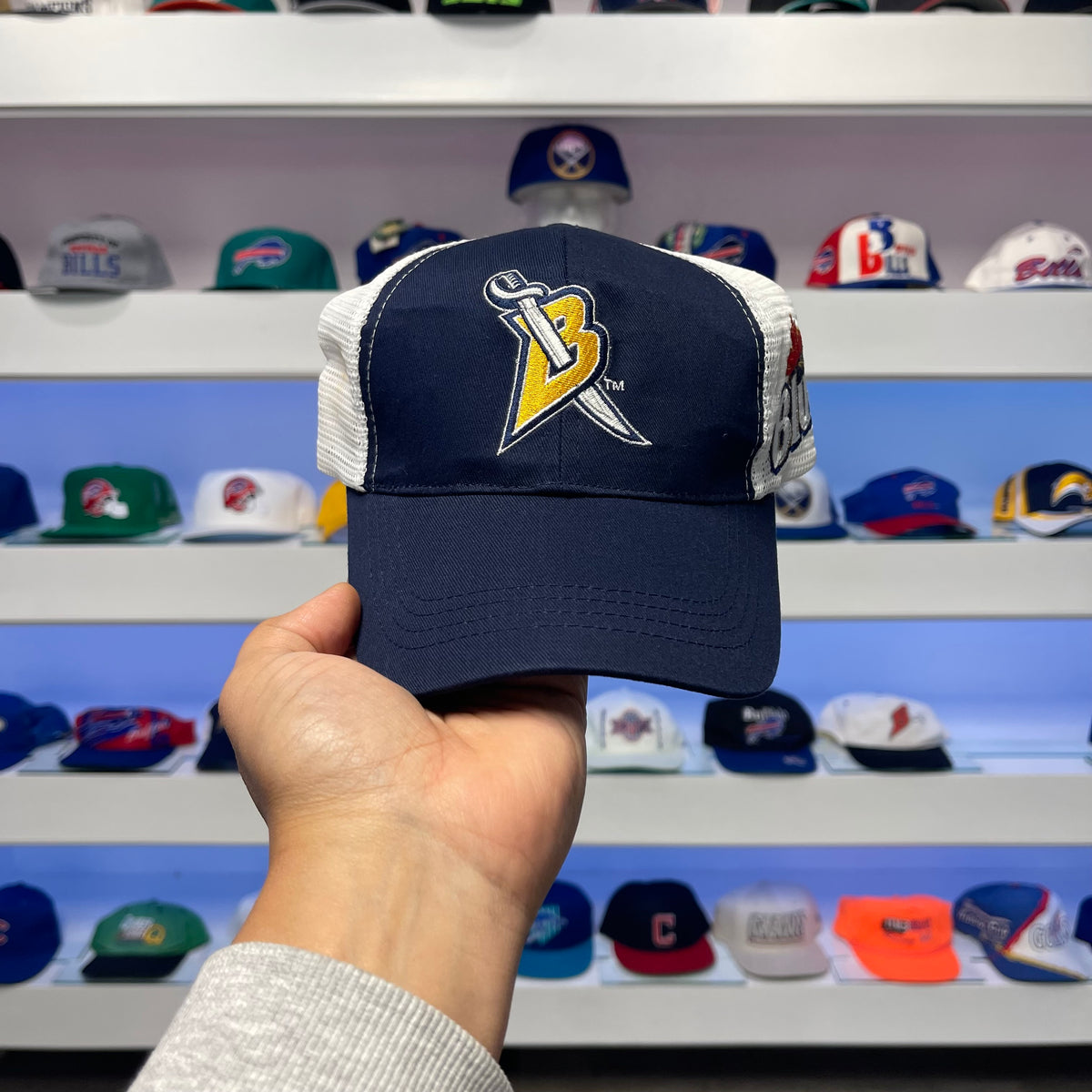 Vintage NHL Buffalo Sabres Labatt Blue Trucker Snap Back