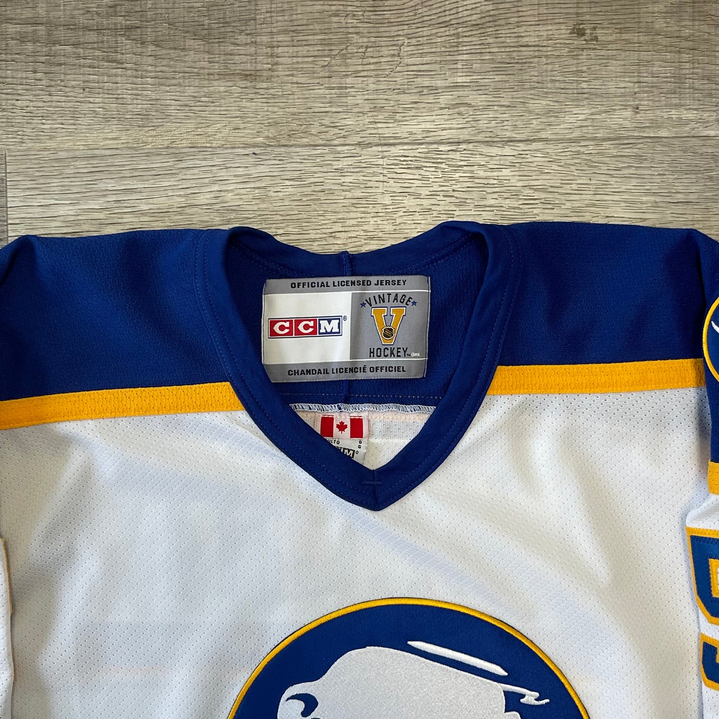 Vintage NHL Buffalo Sabres Jochen Hecht CCM Jersey Size Large