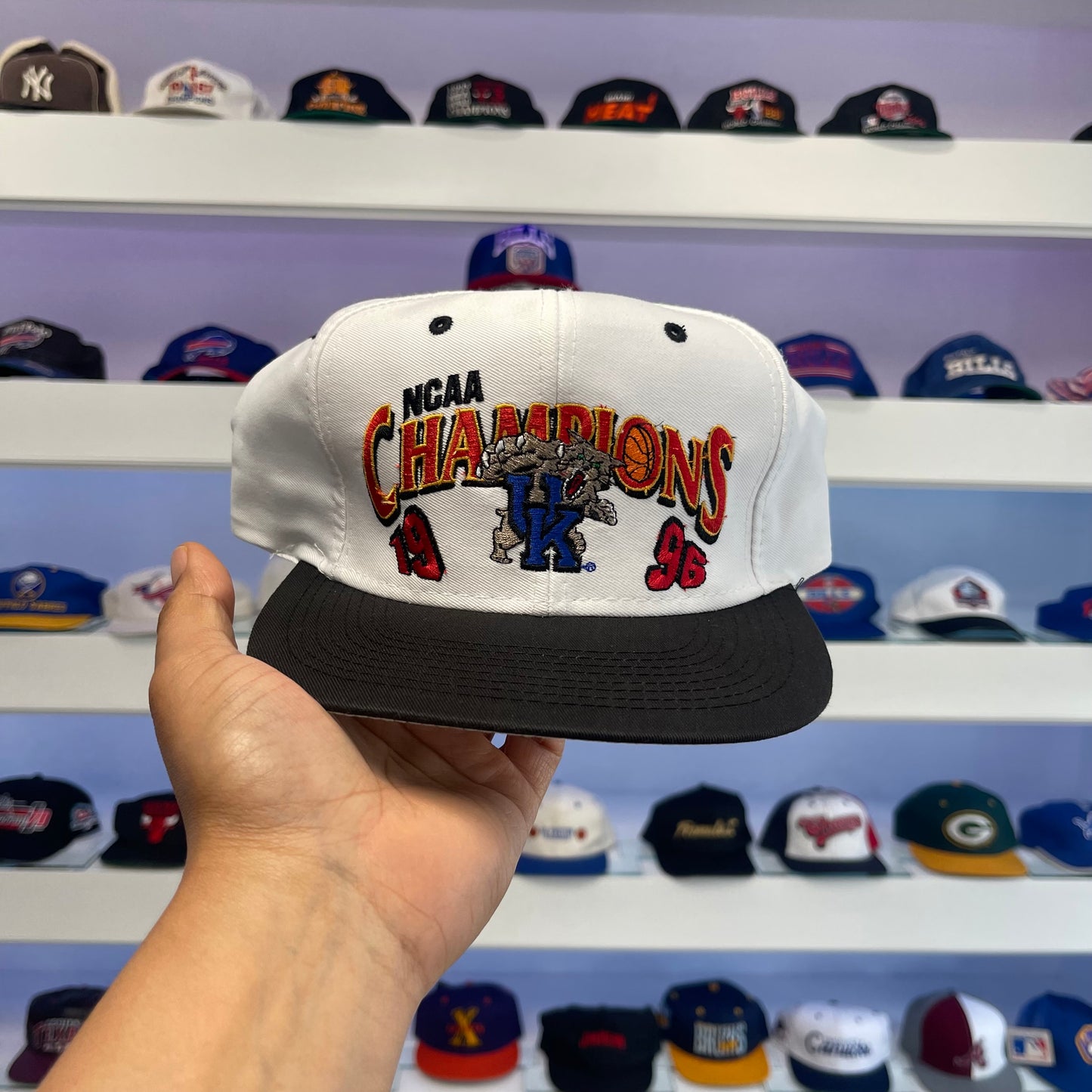 Vintage 1996 Kentucky Wildcats NCAA Champions Logo 7 Twill Snap Back
