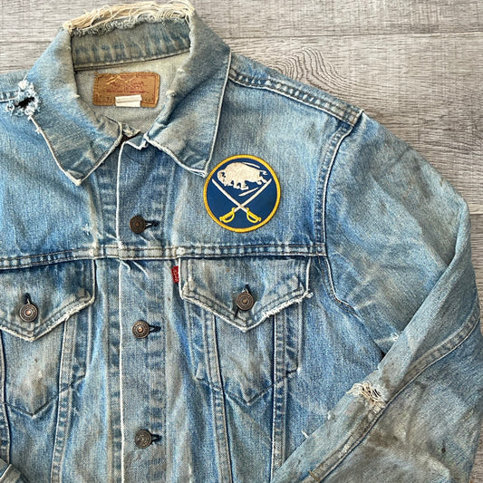 Vintage NHL Buffalo Sabres Levi’s Denim Jacket Size Medium