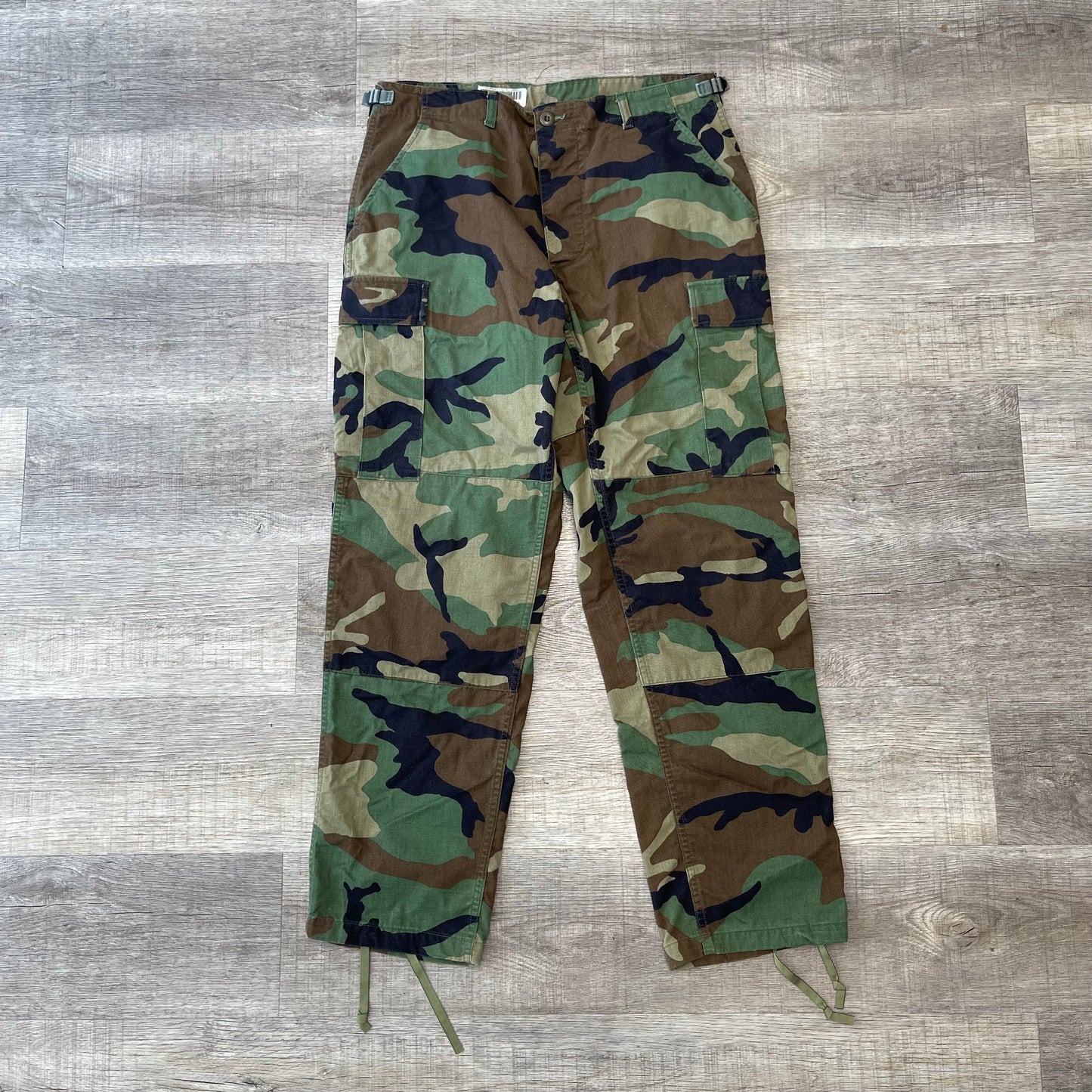 Vintage Camouflage Army Cargo Pants Size Medium W 31-35