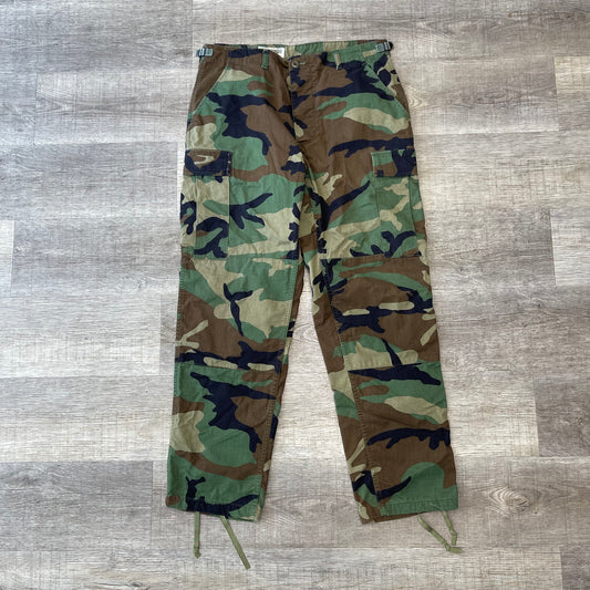 Vintage Camouflage Army Cargo Pants Size Medium W 31-35