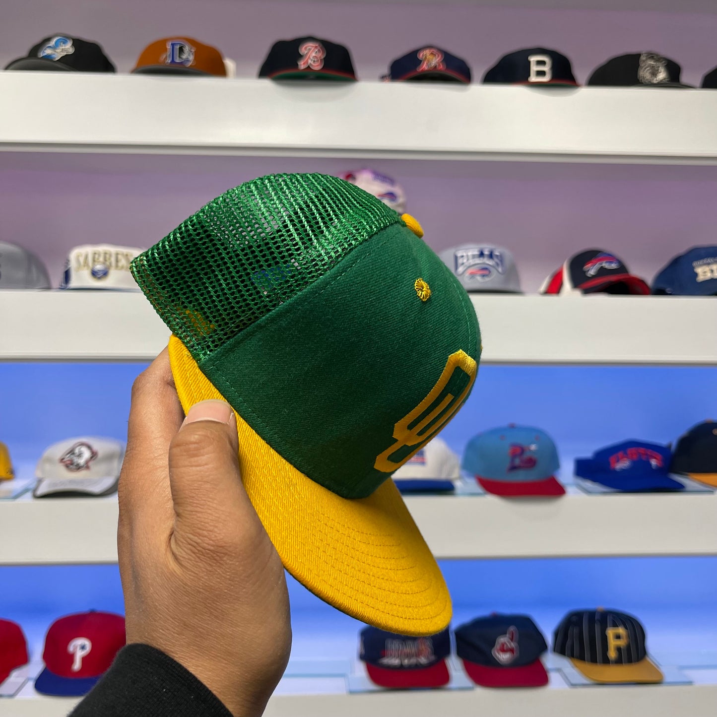 Vintage NCAA Oregon Ducks Mesh Snap Back