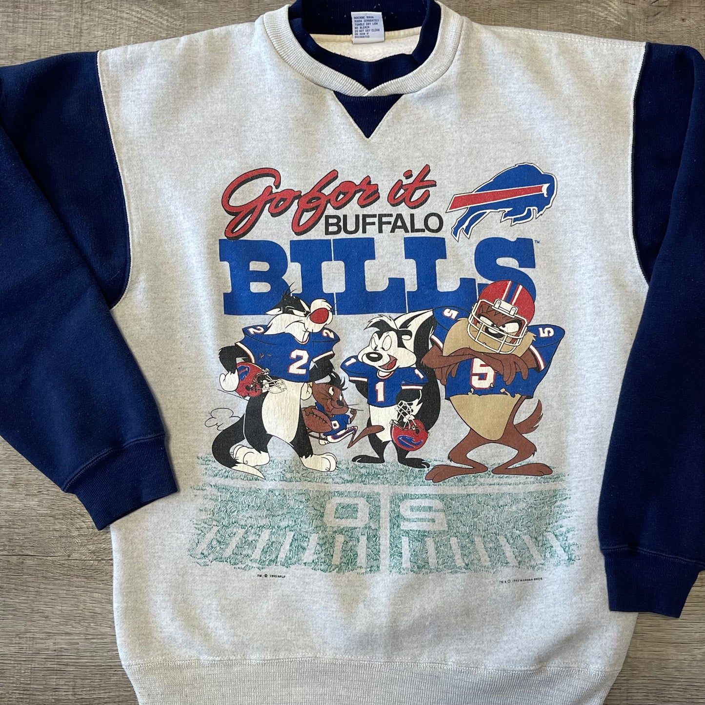 1993 Buffalo Bills Looney Tunes Cartoon Sweatshirt Size Large